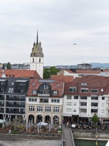 das historisches Gebäude in Friedrichshafen, der Kirchturm